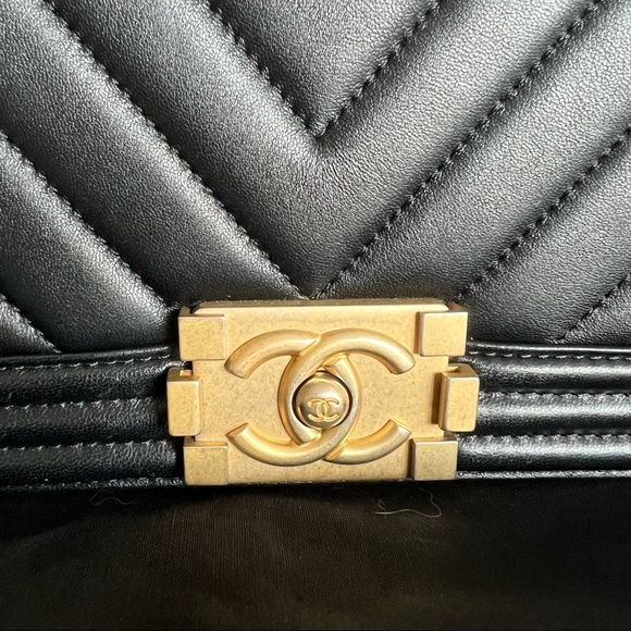 SOLD Chanel Chevron Medium Boy Bag - Picture 4 of 12